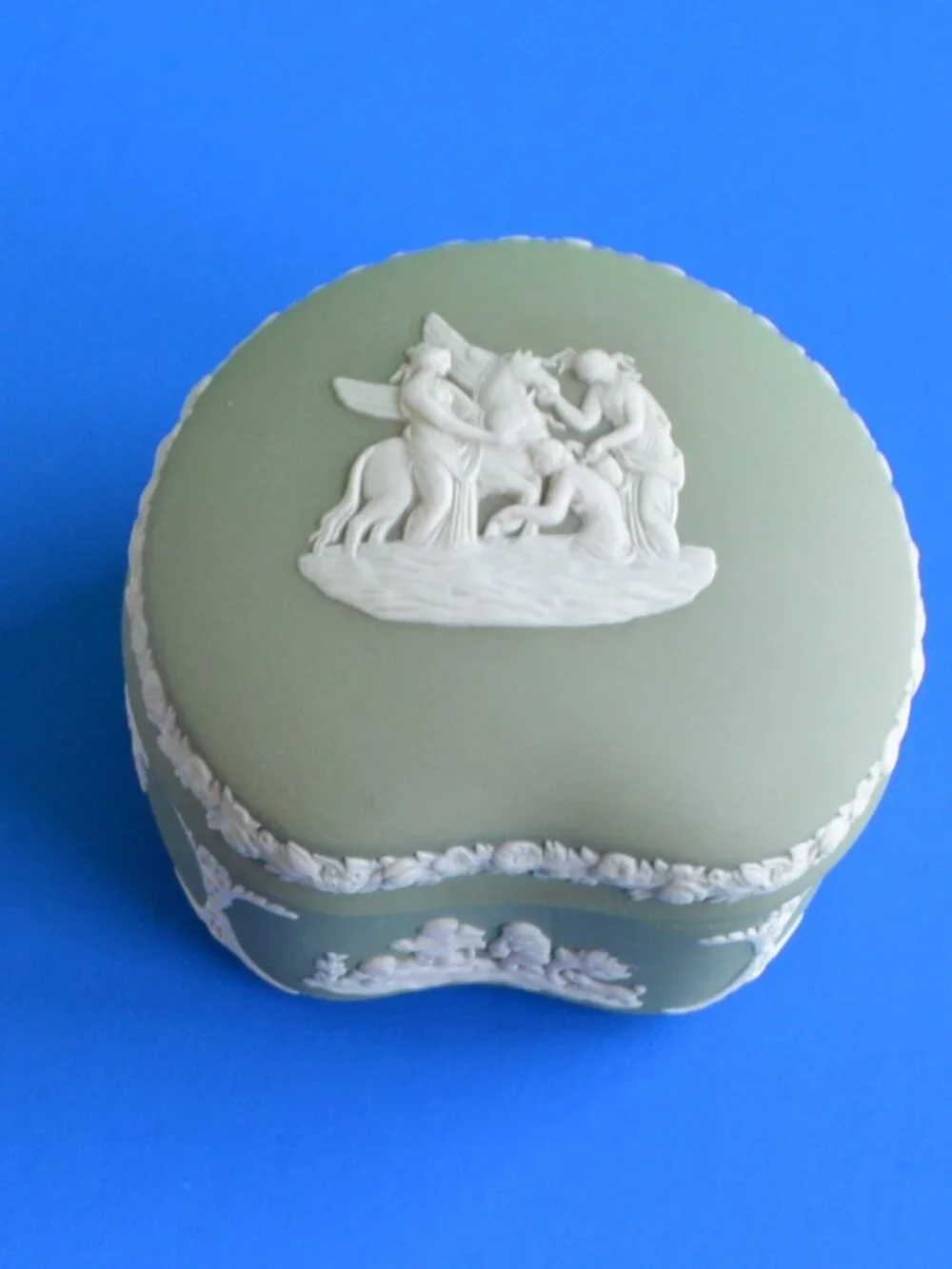 Wedgwood Jasperware Sage Green Round Scalloped Trinket Box With Lid